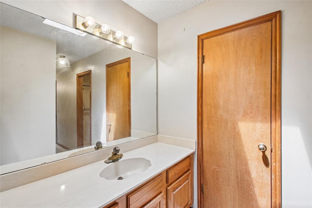 1536 Creekside Drive Property Photo 10