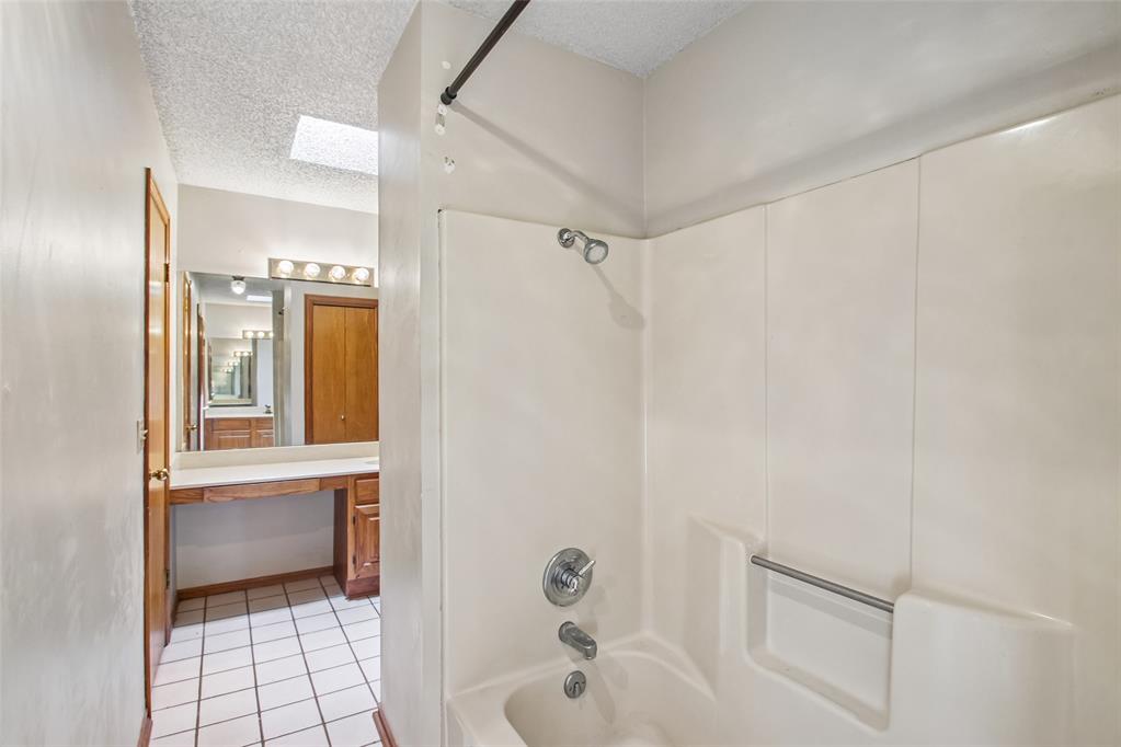 1536 Creekside Drive Property Photo 11