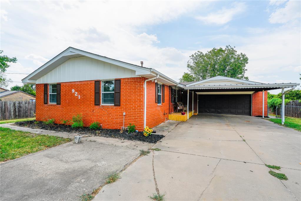 921 S Post Road Property Photo 1