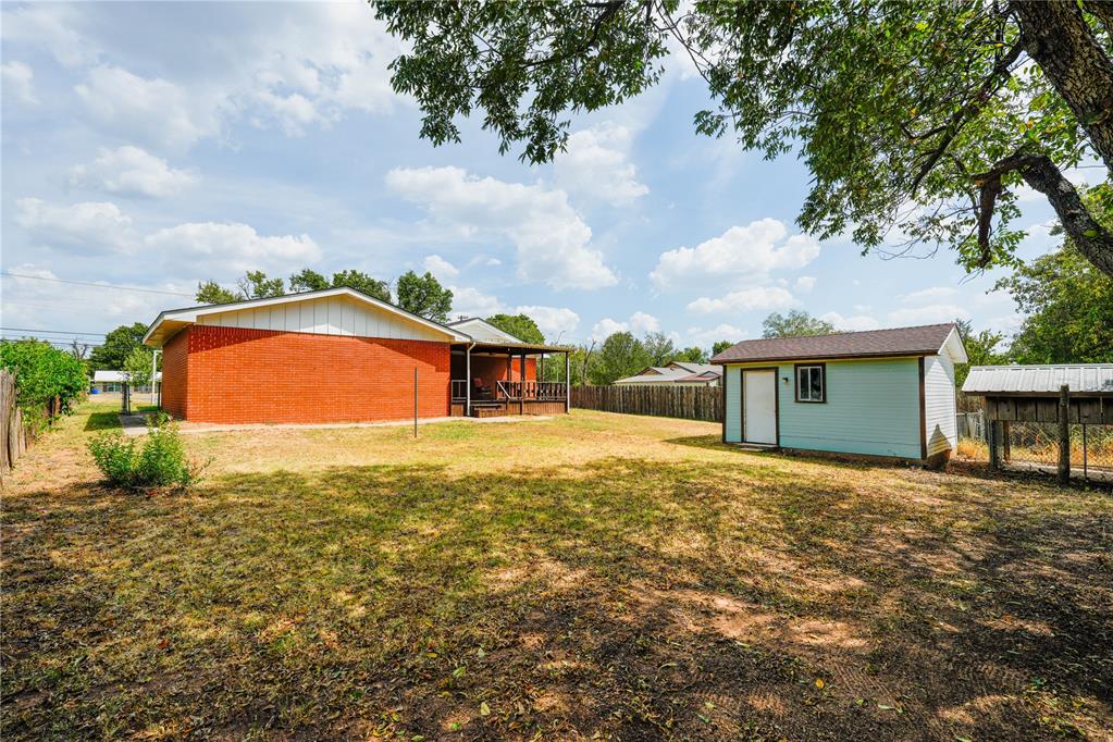 921 S Post Road Property Photo 2