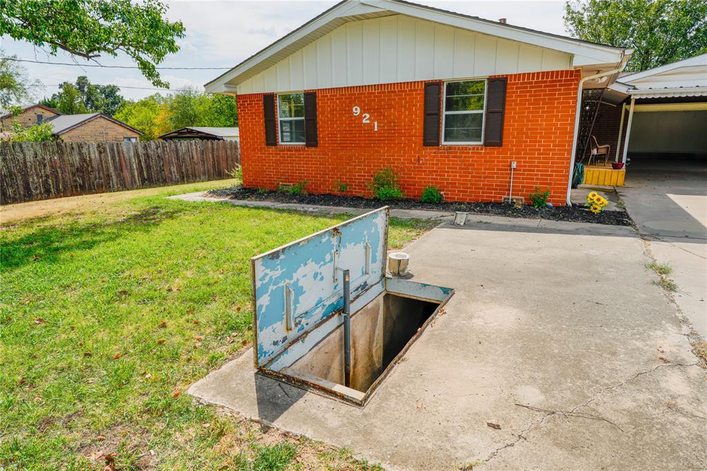 921 S Post Road Property Photo 31