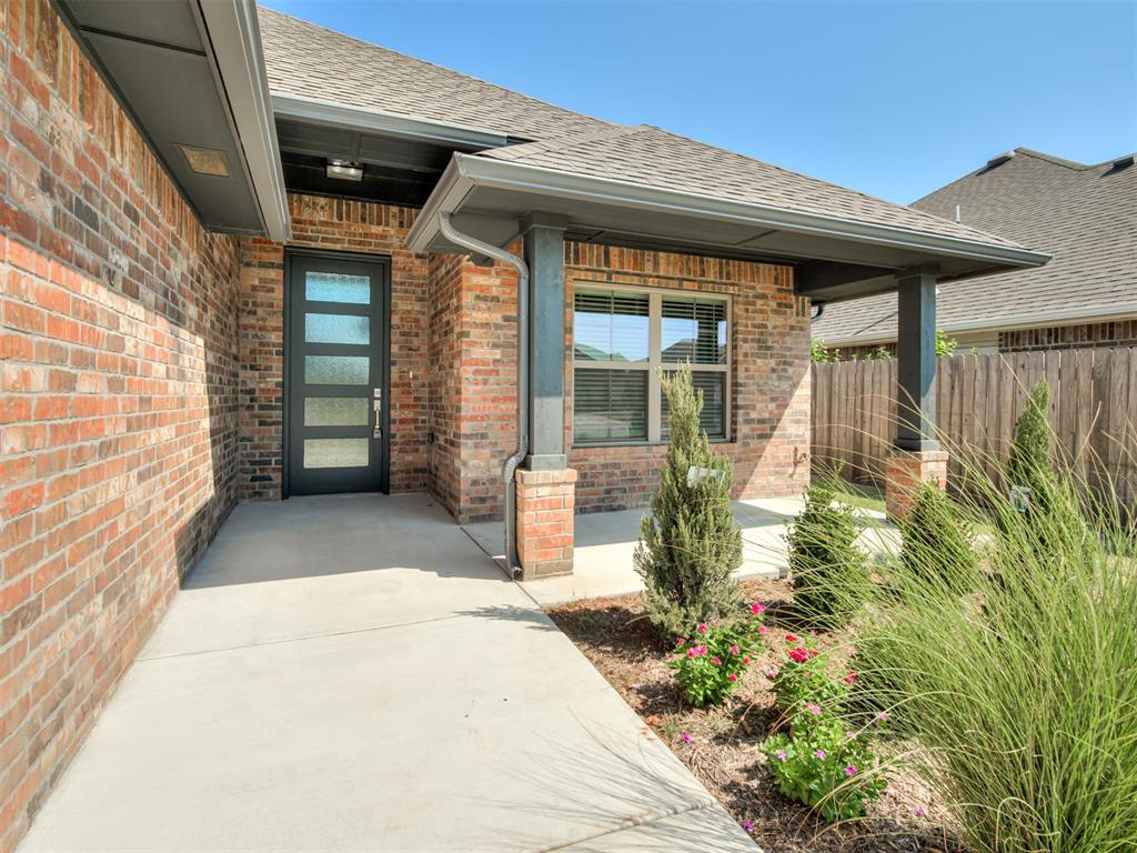 2905 Kingswood Drive Property Photo 3
