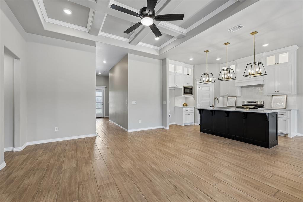 8125 Mountain Oak Drive Property Photo 3