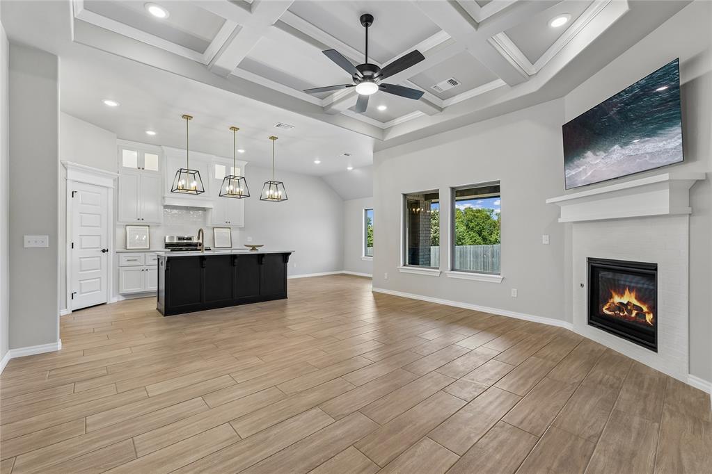 8125 Mountain Oak Drive Property Photo 4