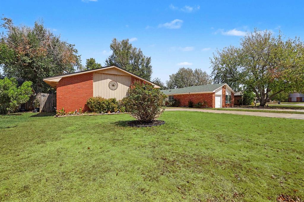 5705 Nw 67th Street Property Photo 3