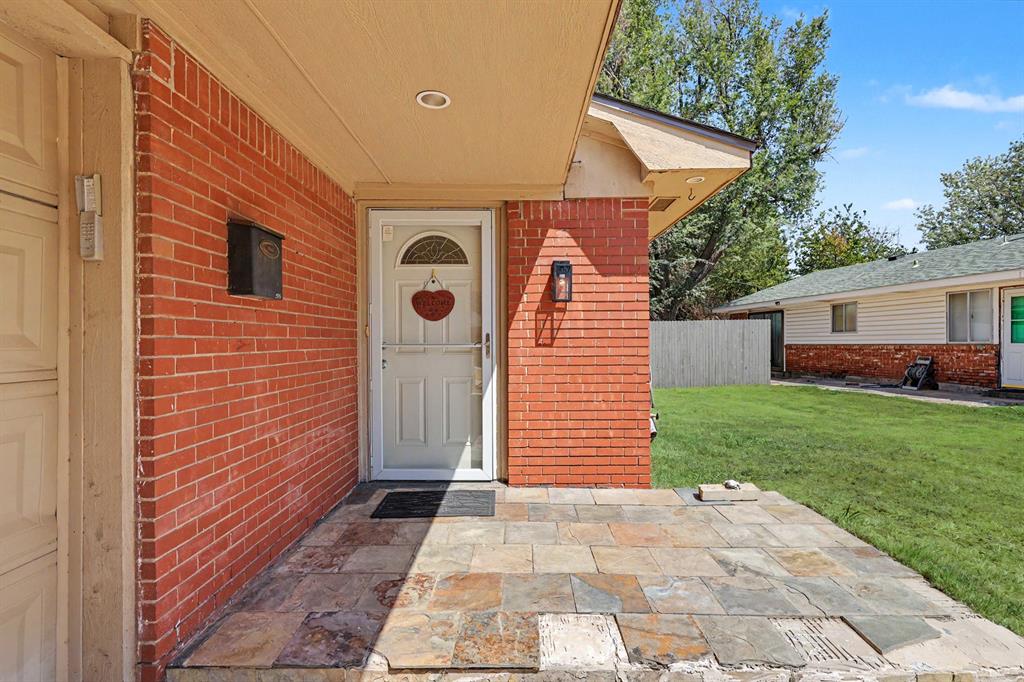 5705 Nw 67th Street Property Photo 5