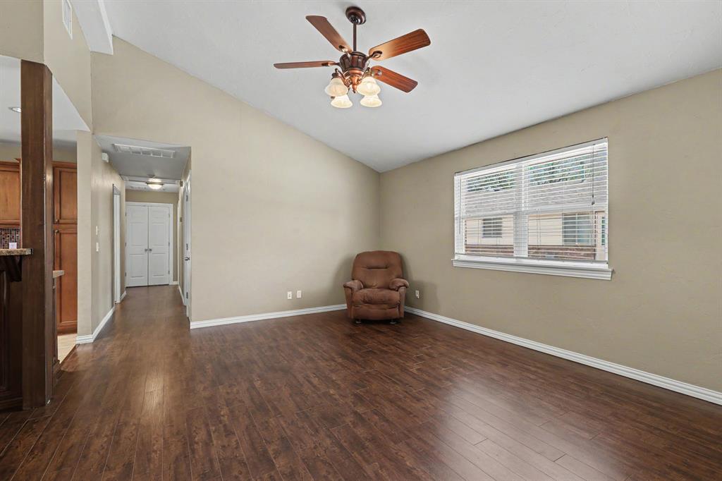 5705 Nw 67th Street Property Photo 8