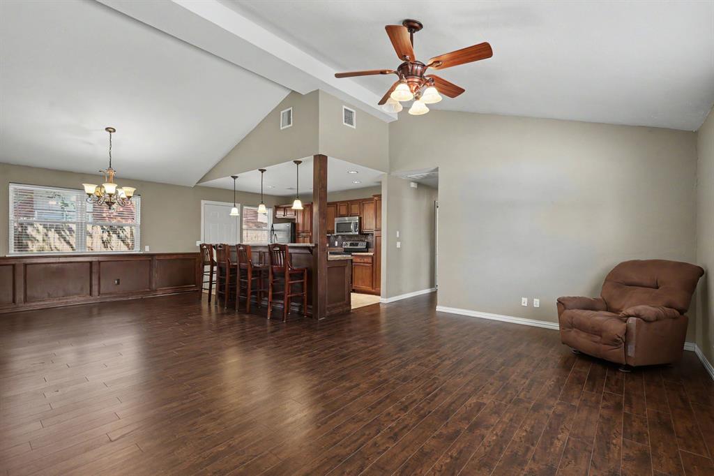 5705 Nw 67th Street Property Photo 9