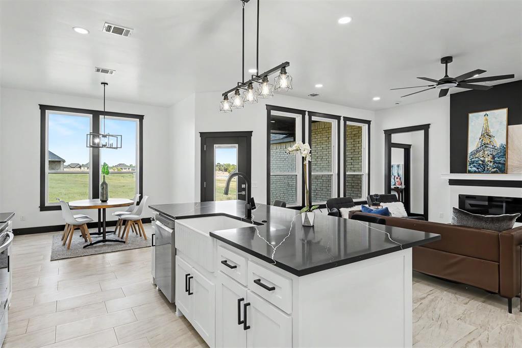 2440 Canyon Circle Property Photo 4