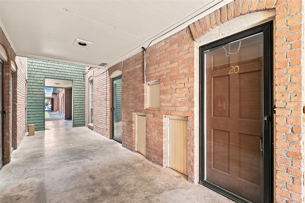 6100 N Brookline Avenue 20 Property Photo 1