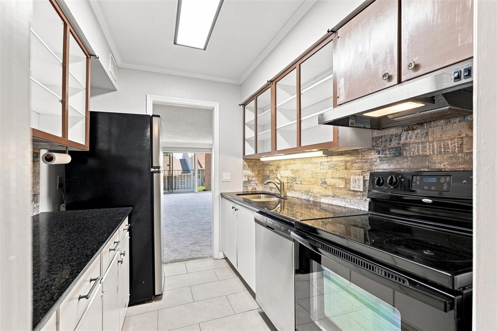 6100 N Brookline Avenue 20 Property Photo 7