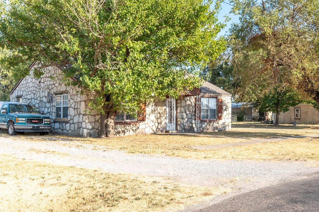 202 N Elm Avenue Property Photo 3