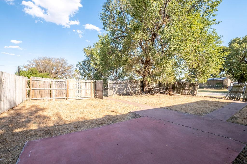 202 N Elm Avenue Property Photo 8