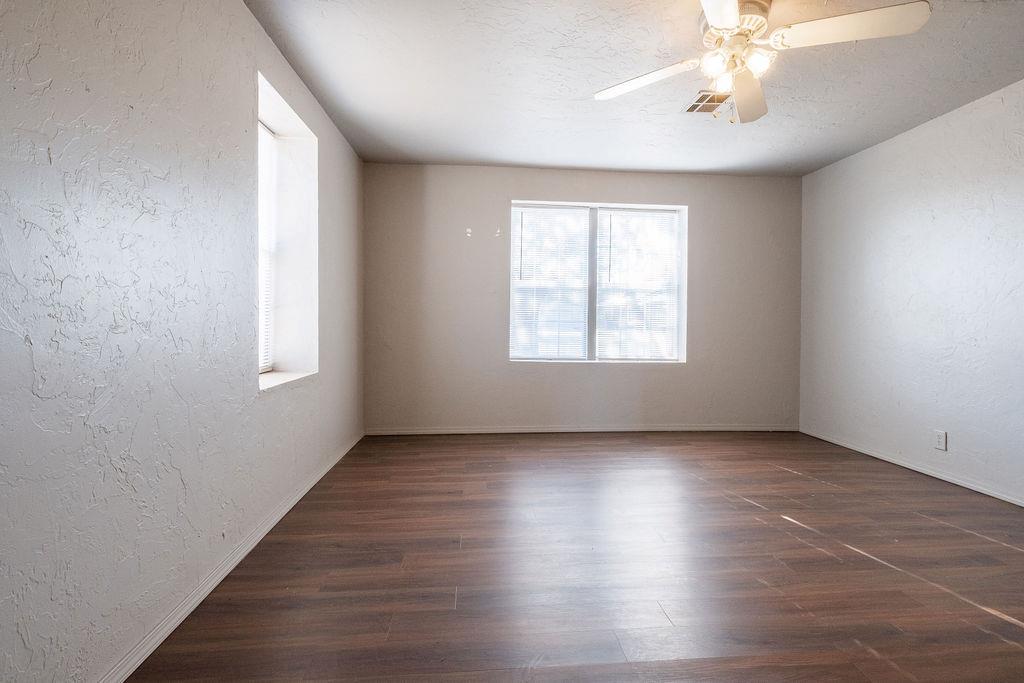 202 N Elm Avenue Property Photo 18
