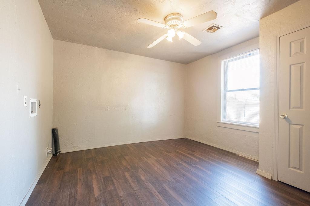202 N Elm Avenue Property Photo 22