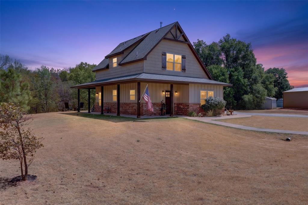 138 NW Tanyas Trail