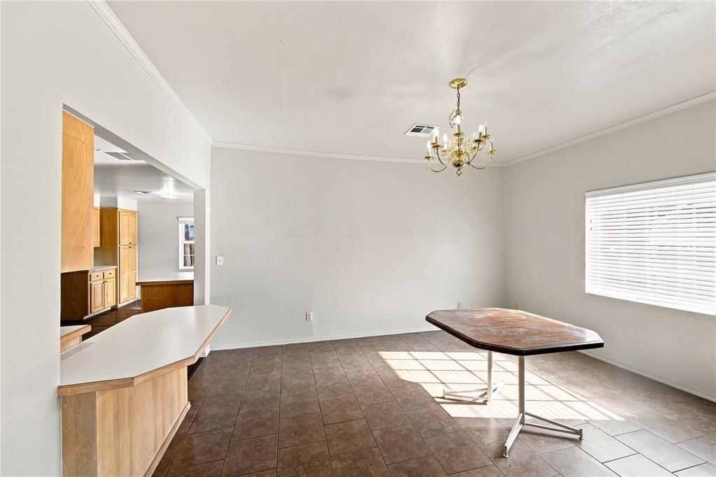 939 W 2nd Street Property Photo 6
