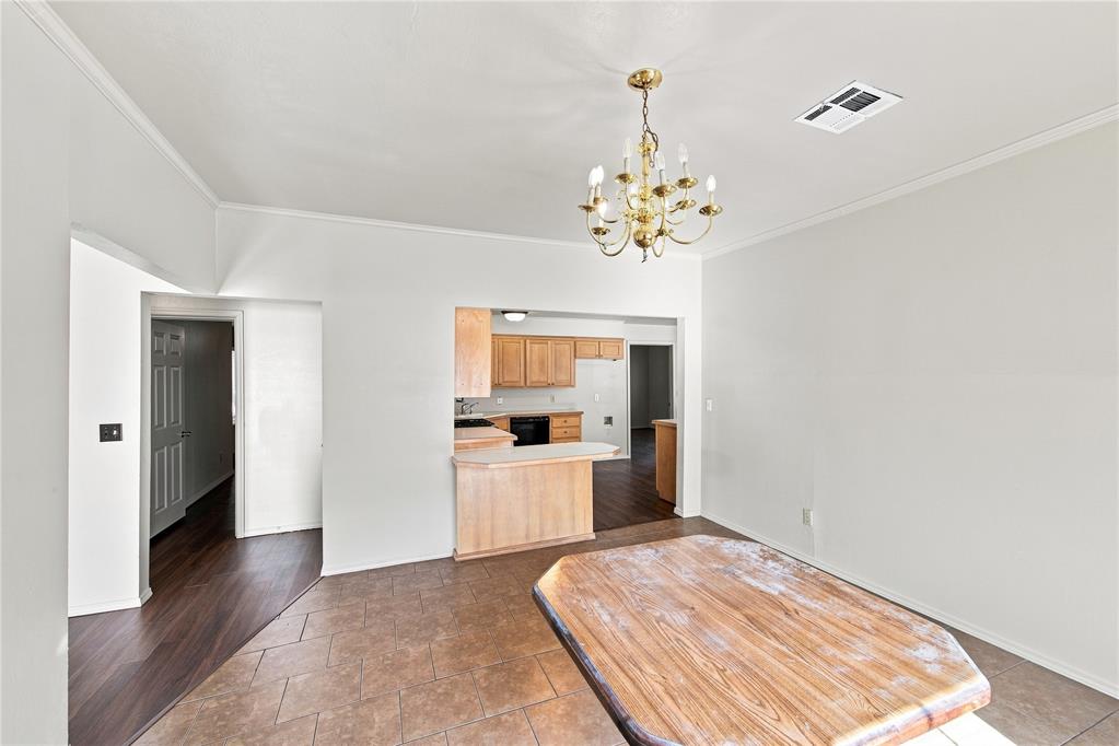 939 W 2nd Street Property Photo 7