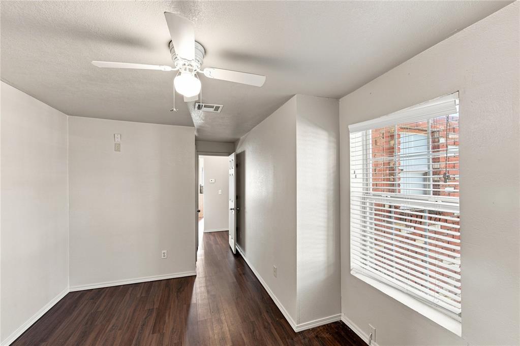 939 W 2nd Street Property Photo 15