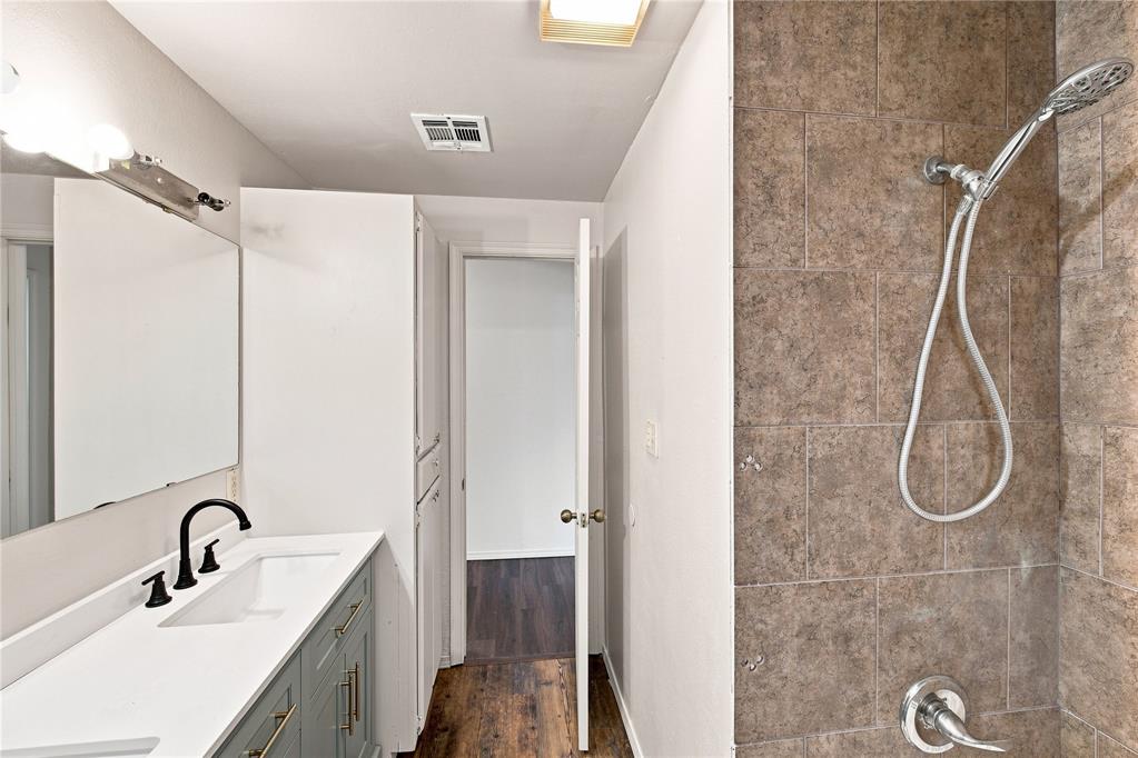 939 W 2nd Street Property Photo 17