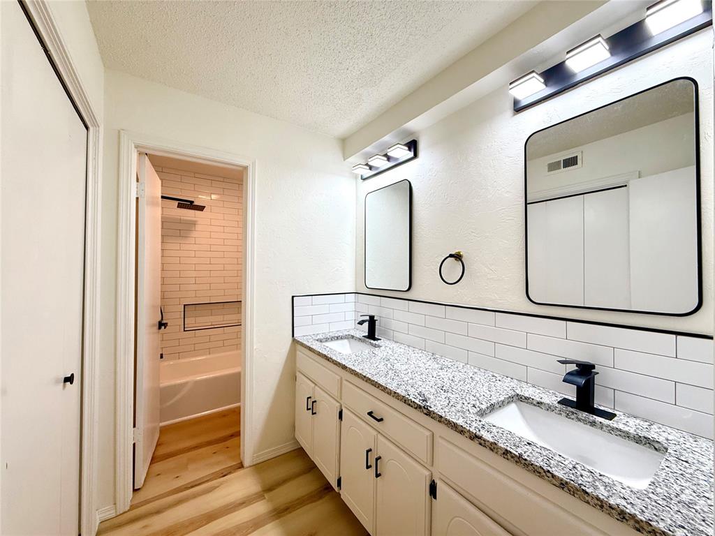 1247694 Property Photo 4