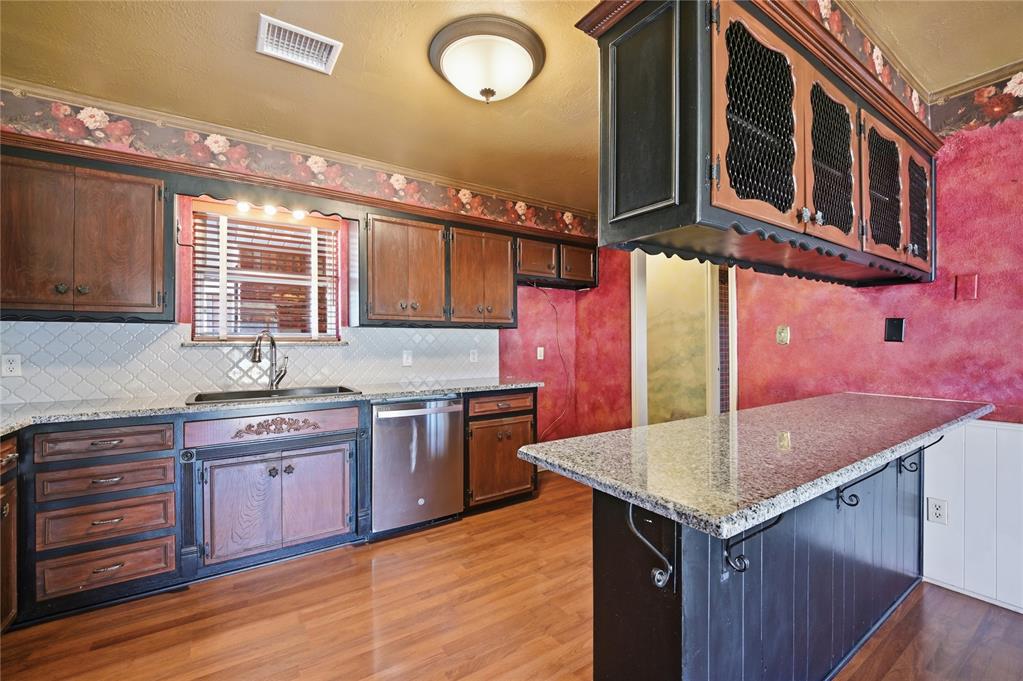 6809 S Villa Avenue Property Photo 2