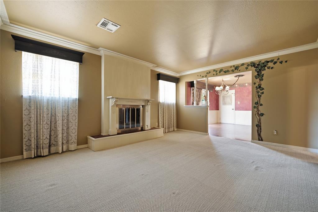 6809 S Villa Avenue Property Photo 3