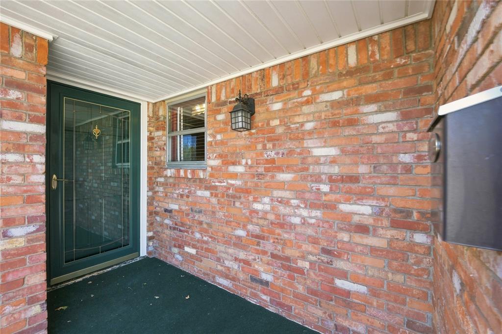6809 S Villa Avenue Property Photo 6