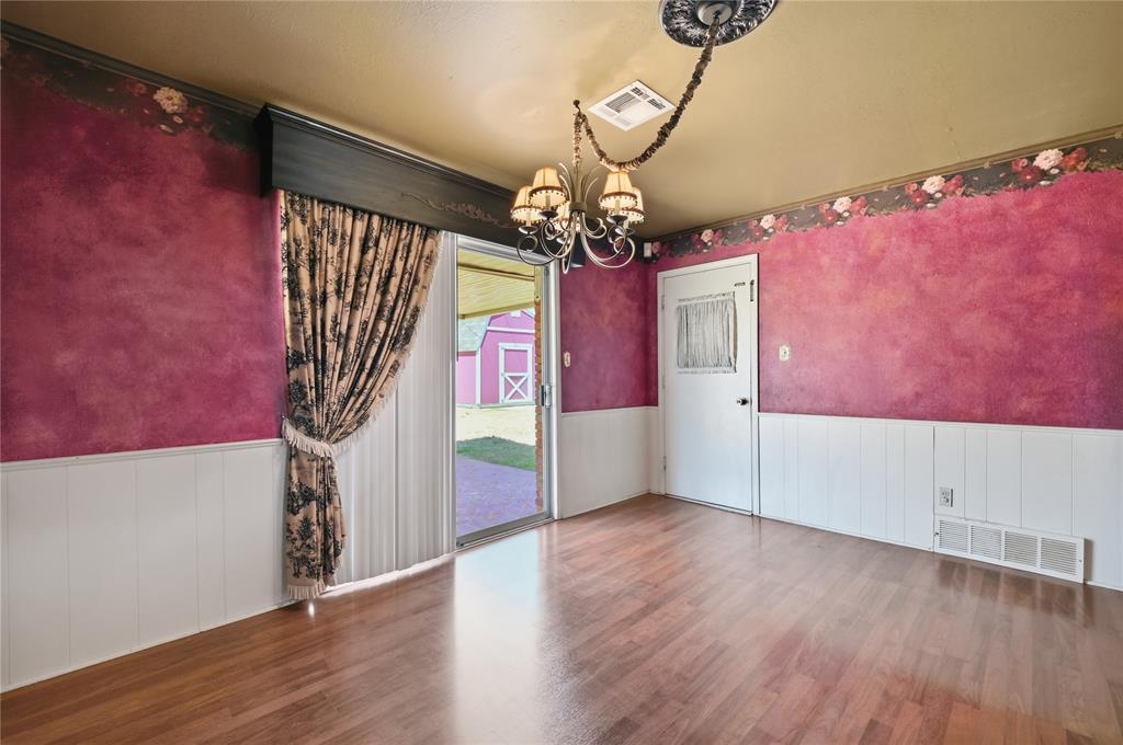 6809 S Villa Avenue Property Photo 8