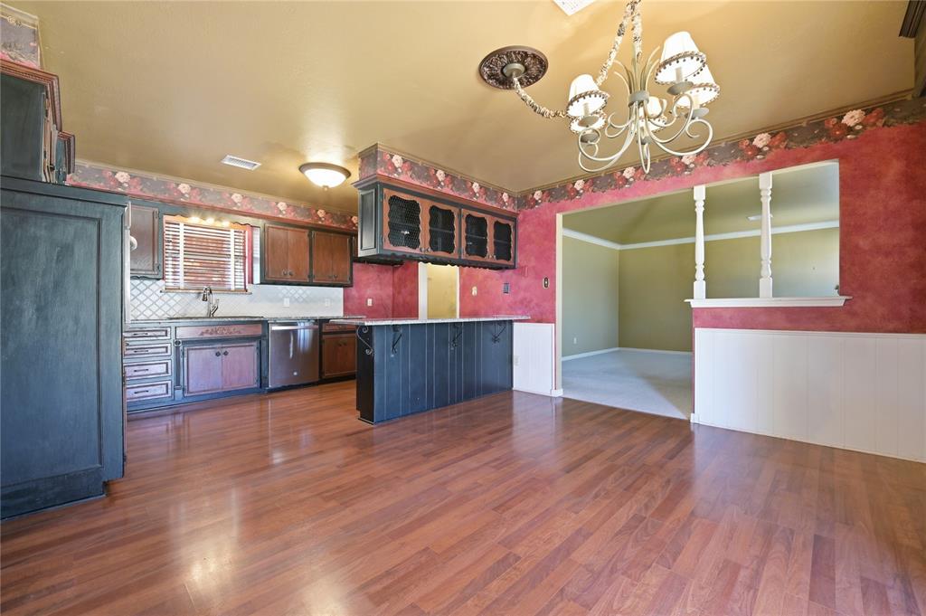 6809 S Villa Avenue Property Photo 9