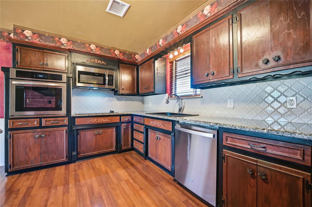 6809 S Villa Avenue Property Photo 10