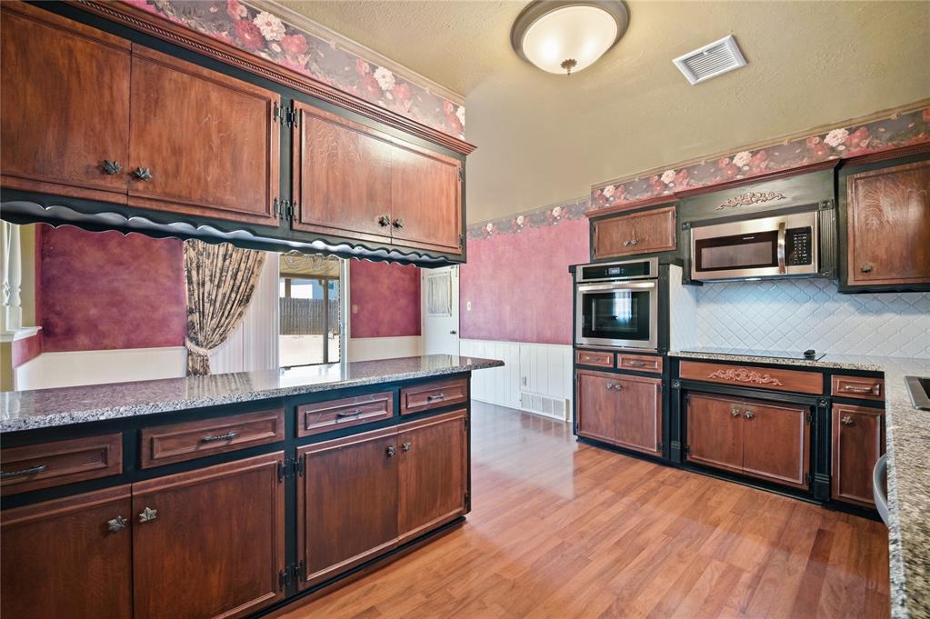 6809 S Villa Avenue Property Photo 11