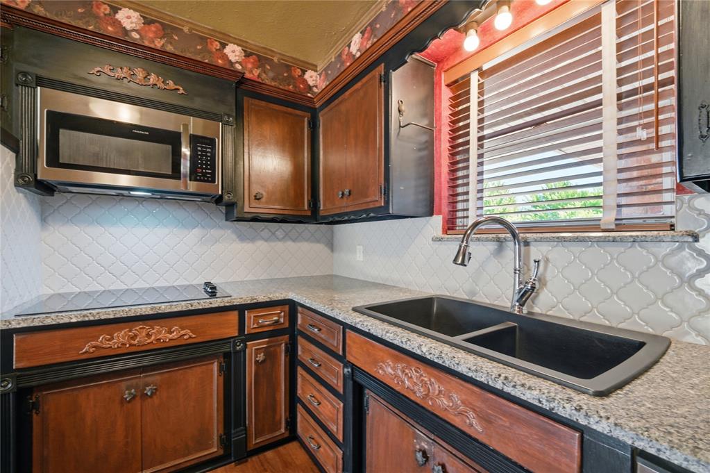 6809 S Villa Avenue Property Photo 12