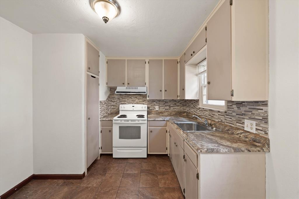 408 E Key Boulevard Property Photo 5