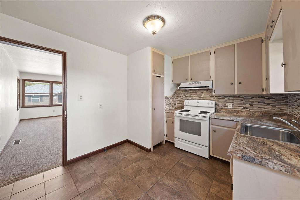 408 E Key Boulevard Property Photo 7