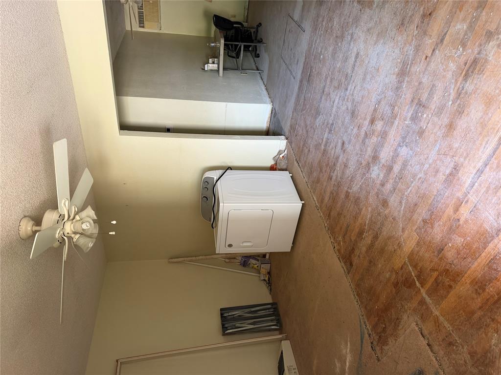 203 S Selby Street Property Photo 4