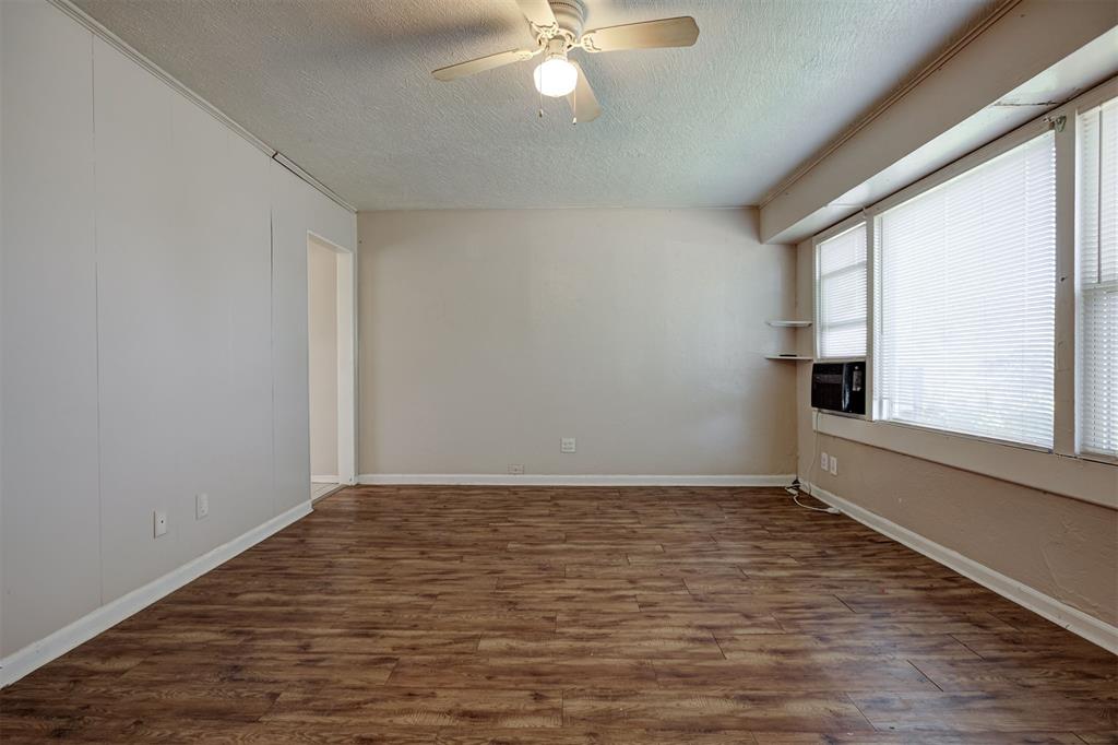 520 E Ercoupe Drive Property Photo 3