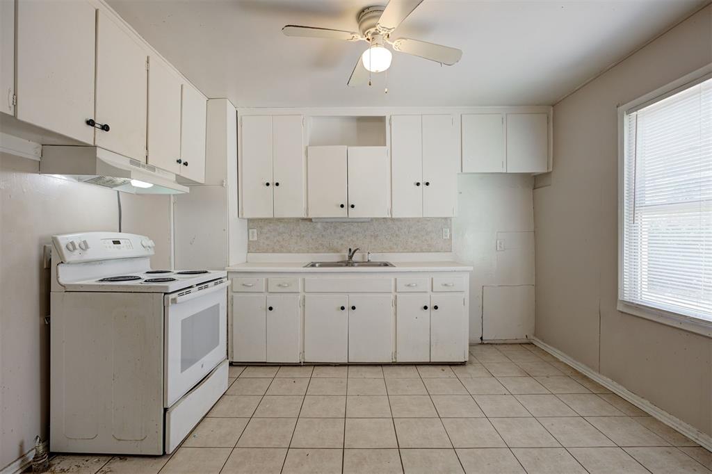 520 E Ercoupe Drive Property Photo 5