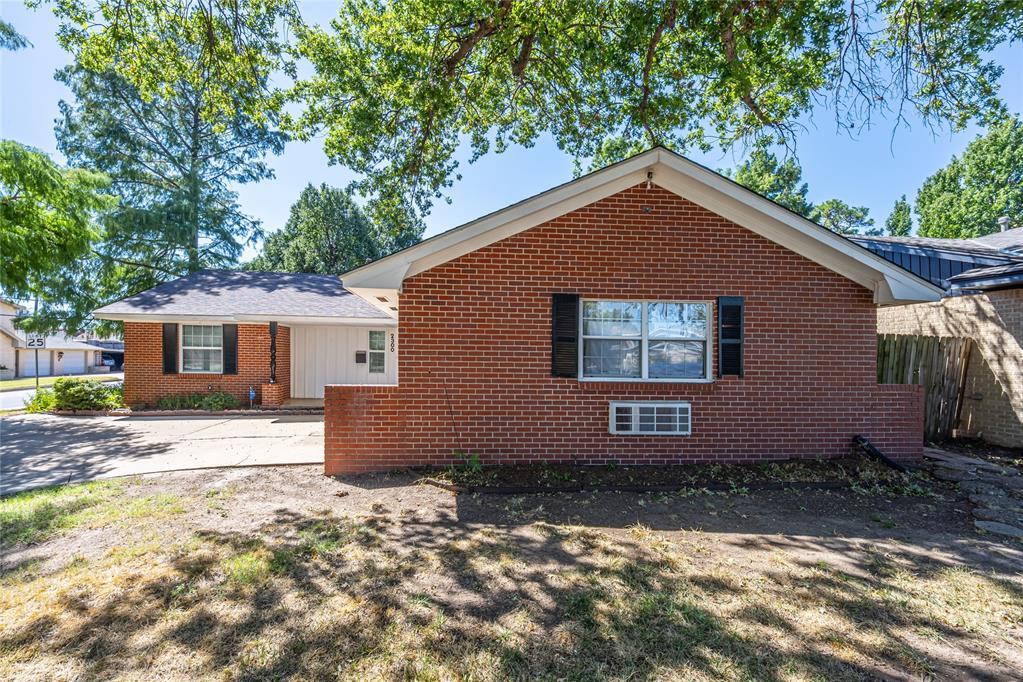 2300 Nw 49th Street Property Photo 2