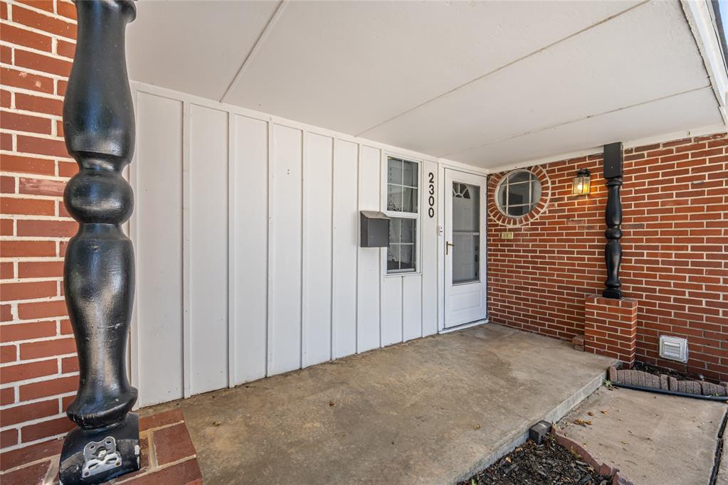 2300 Nw 49th Street Property Photo 4