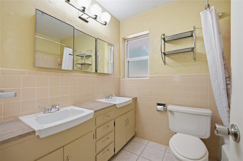 2300 Nw 49th Street Property Photo 20