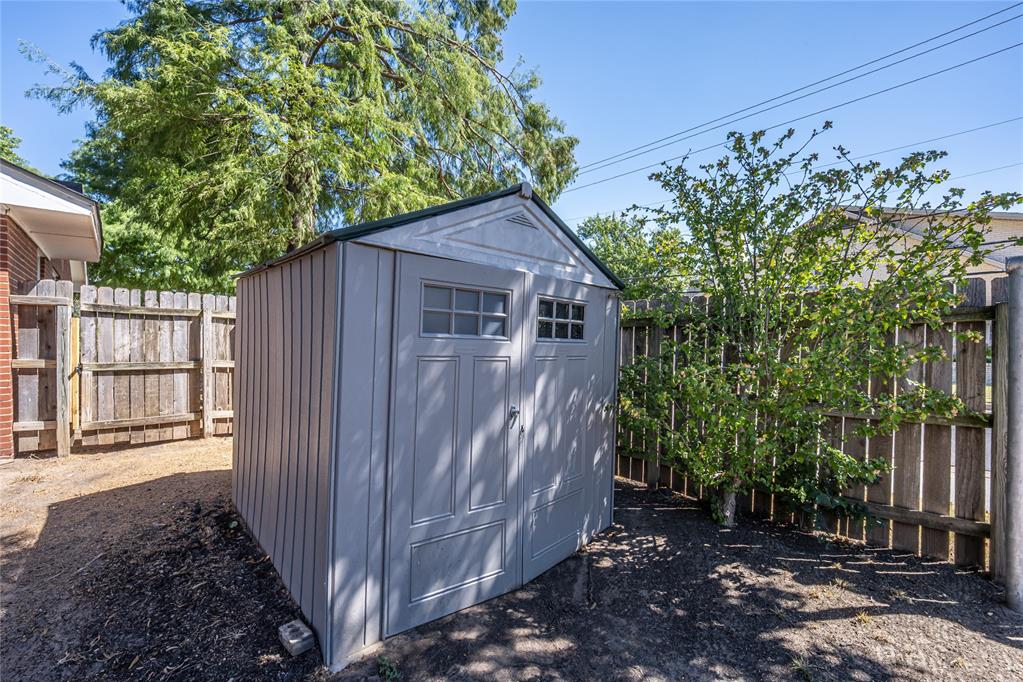 2300 Nw 49th Street Property Photo 35