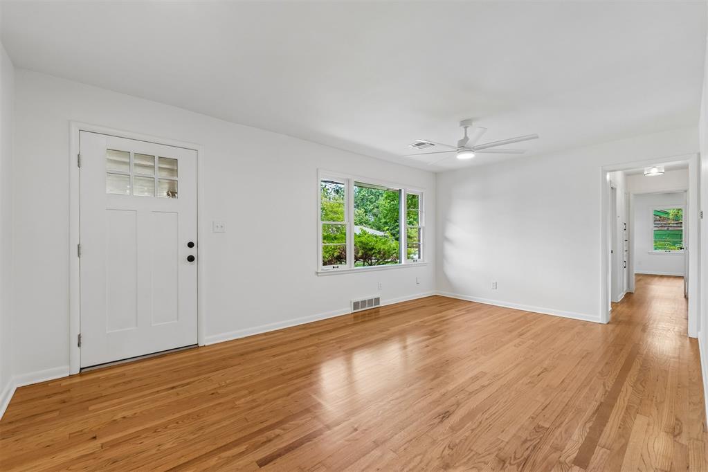 1230 Leslie Lane Property Photo 3