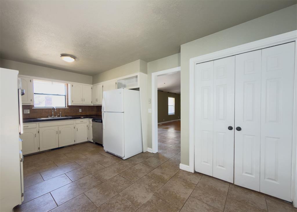 812 Countrywood Lane Property Photo 12