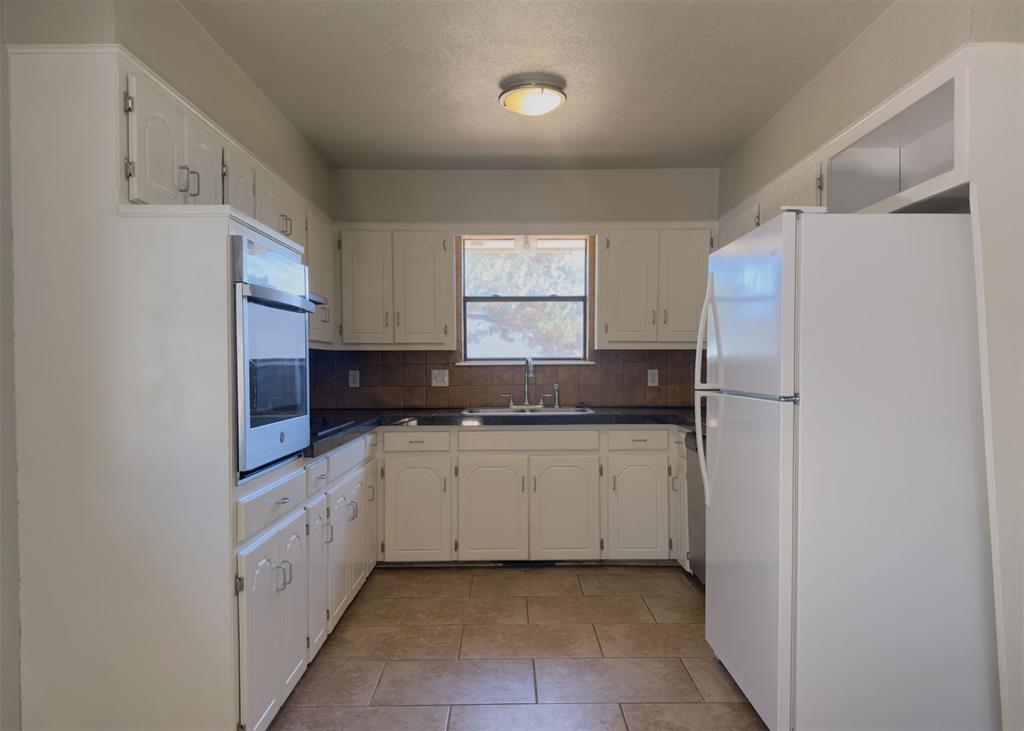 812 Countrywood Lane Property Photo 14