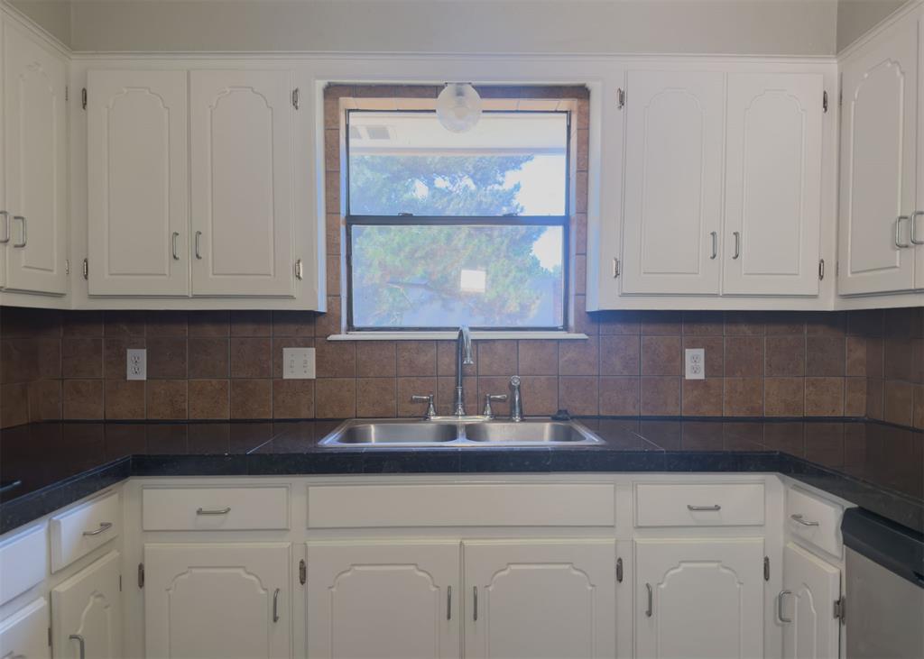 812 Countrywood Lane Property Photo 16