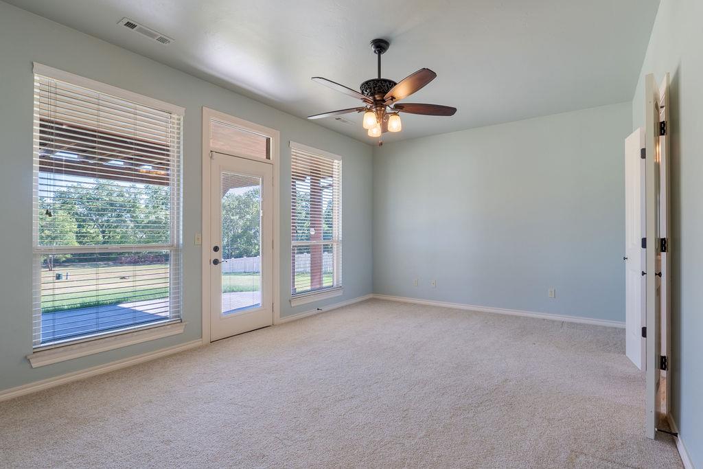 2520 E Bradley Street Property Photo 5