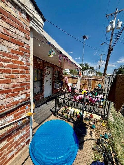 2904 S Indiana Avenue Property Photo 6