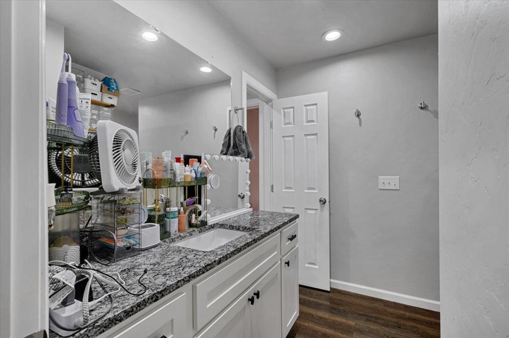 513 S Highway 76 Property Photo 9