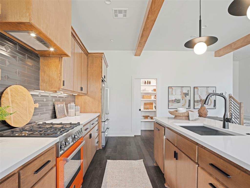 225 W 1st Street 128 Property Photo 13